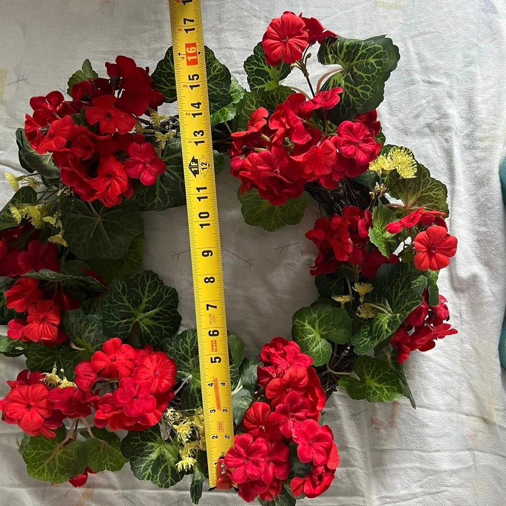 Geranium Wreath Unisex 18in Red NWOT Silk Floral Grapevine Base